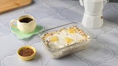 Cum să pregătești ușor o terci de ovăz bogată în proteine, care are un gust asemănător cu cel al unui cheesecake.