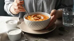 Nu mai puneți acest condiment în supă – îi strică gustul, dar majoritatea bucătarilor amatori îl folosesc oricum.