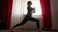 7 exerciții în picioare pentru persoanele de peste 45 de ani, mai eficiente decât un antrenament de o oră